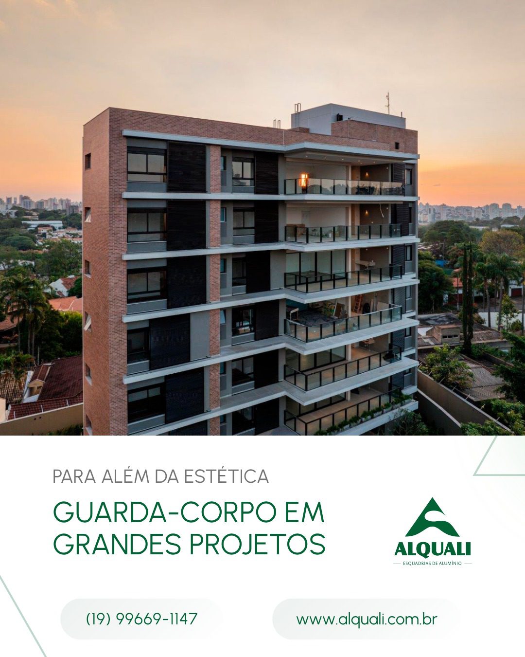 Guarda-corpo de vidro: em grandes projetos, estética, segurança e engenharia precisam fazer parte da mesma solução. A especificação de um guarda-corpo vai muito além da transparência proporcionada pelo vidro.